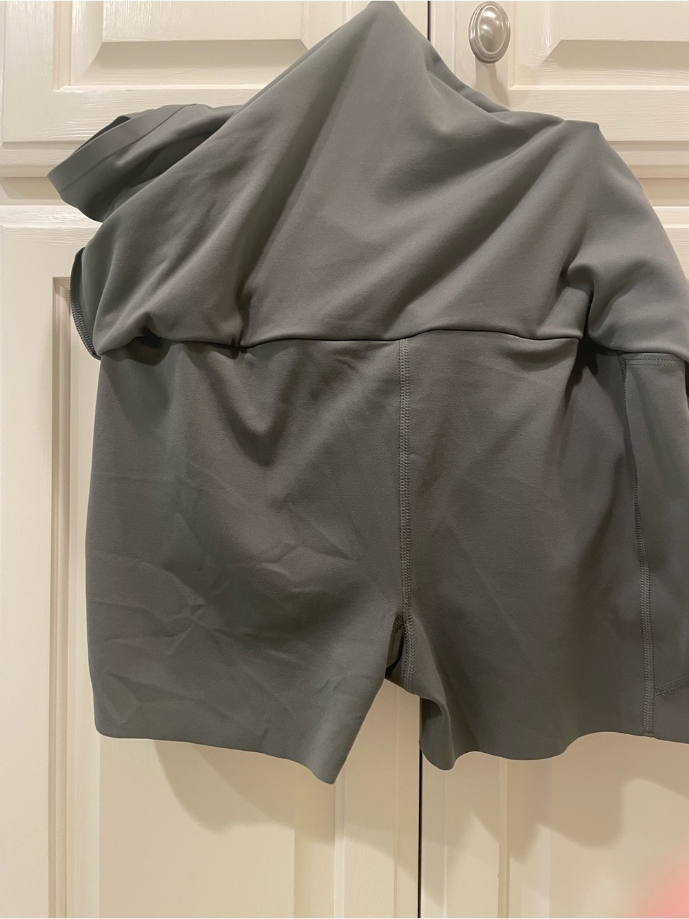 RHONE Course to Court Performance Skort in Olive Shadow - Picture 5 of 10